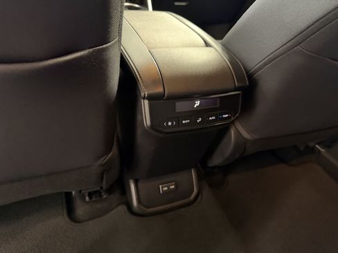 Used 2023 Toyota Highlander LE AWD/4WD image 14