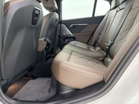 Used 2025 BMW i5 xDrive40 w/ Premium Package image 17