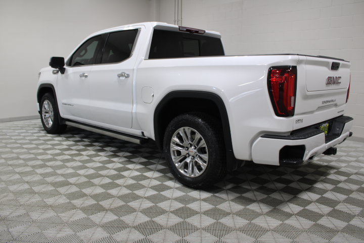 Used 2024 GMC Sierra 1500 Denali w/ Technology Package AWD/4WD image 9