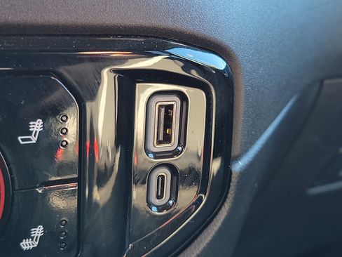 Used 2025 Chevrolet Silverado 1500 LT image 28