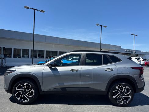 Used 2026 Chevrolet Trax RS image 4