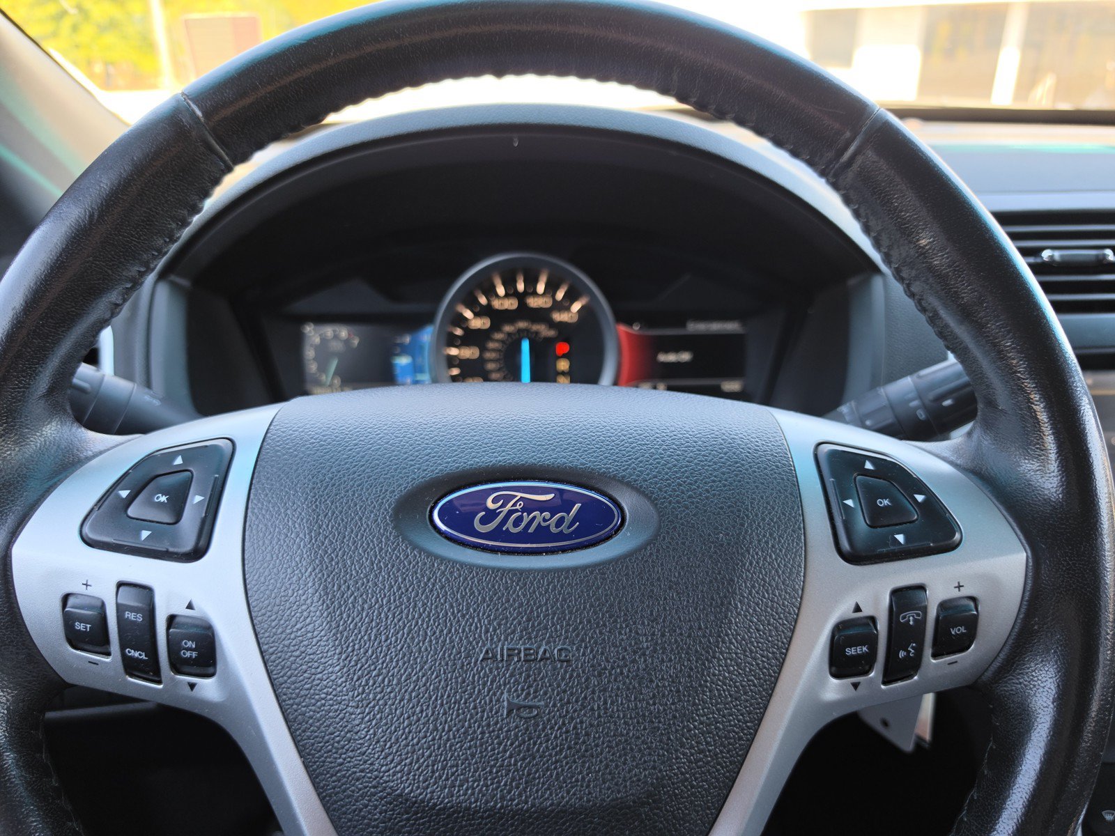 Used 2015 Ford Explorer XLT w/ Equipment Group 202B FWD image 18