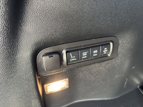 Used 2018 Ford Explorer Platinum image 38