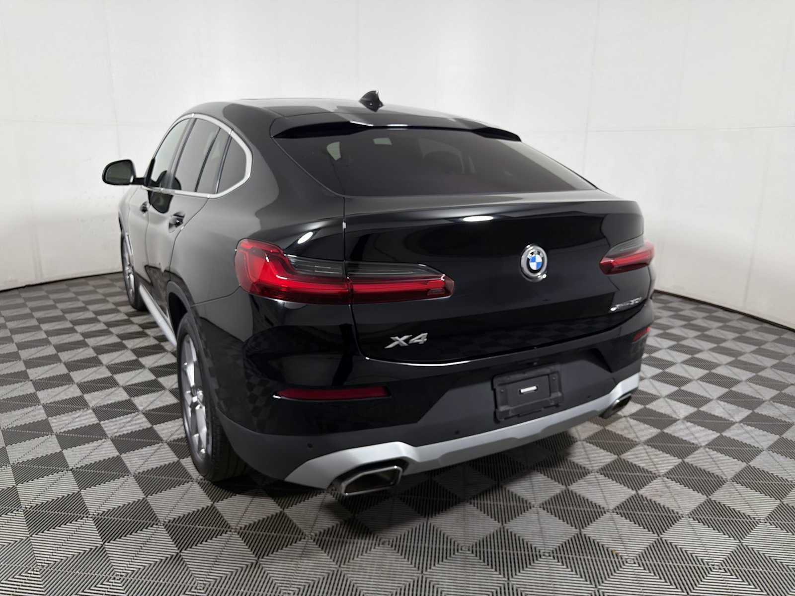 Used 2023 BMW X4 xDrive30i w/ Premium Package AWD/4WD image 5