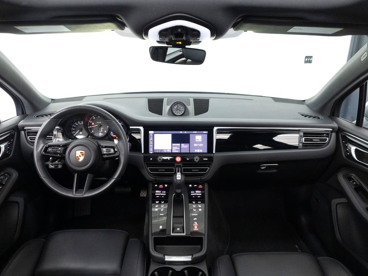 Certified 2024 Porsche Macan AWD/4WD image 16
