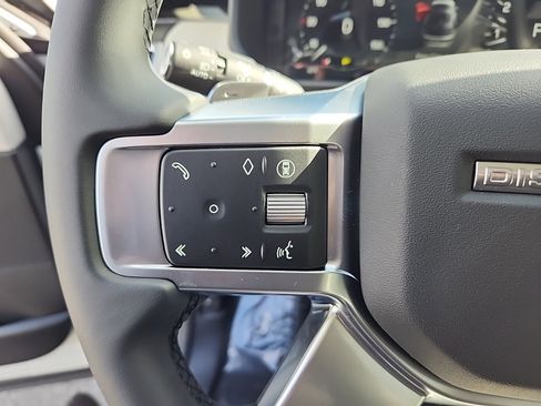 Certified 2025 Land Rover Discovery S image 19
