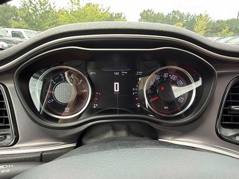 Used 2020 Dodge Challenger SXT RWD image 27
