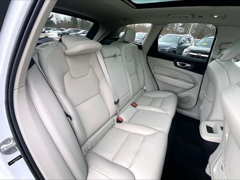 Certified 2023 Volvo XC60 B5 Plus w/ Climate Package image 19