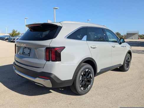 New 2026 Kia Sorento S FWD image 5