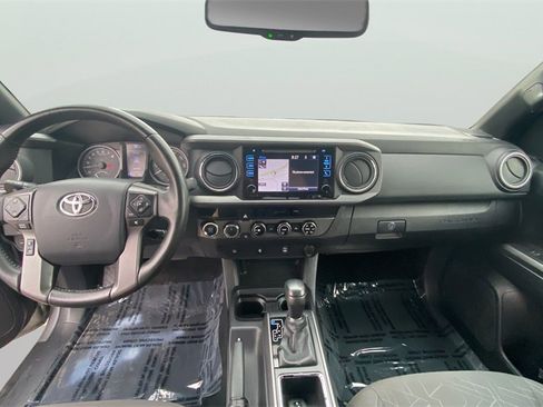 Used 2017 Toyota Tacoma TRD Sport image 22