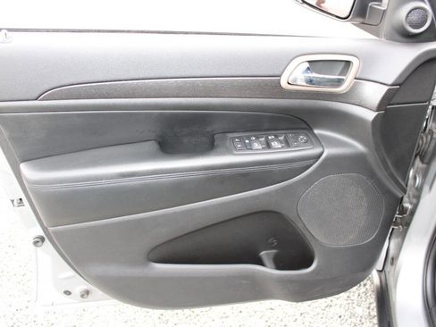 Used 2017 Jeep Grand Cherokee Laredo w/ Quick Order Package 23E image 19