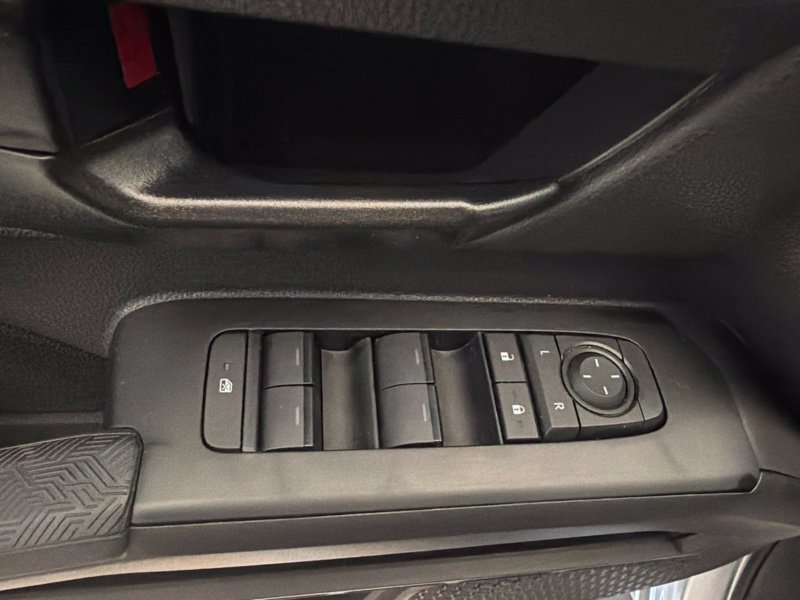 Certified 2025 Toyota Tacoma SR5 AWD/4WD image 15