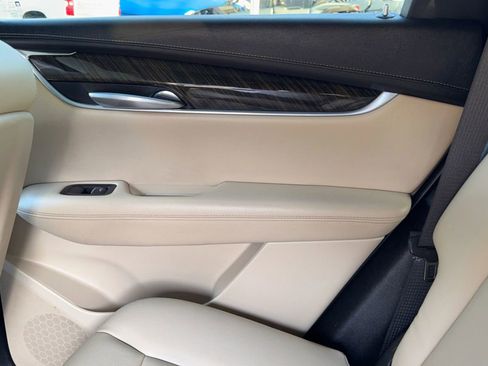 Used 2018 Cadillac XT5 FWD image 32