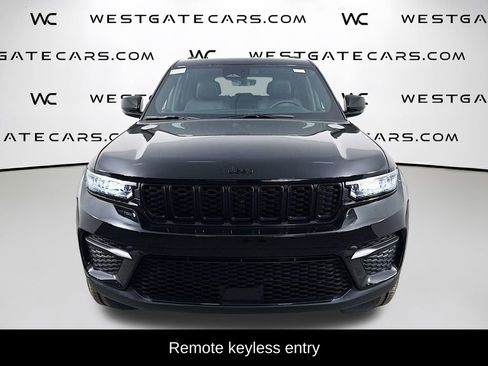 New 2025 Jeep Grand Cherokee Altitude image 4