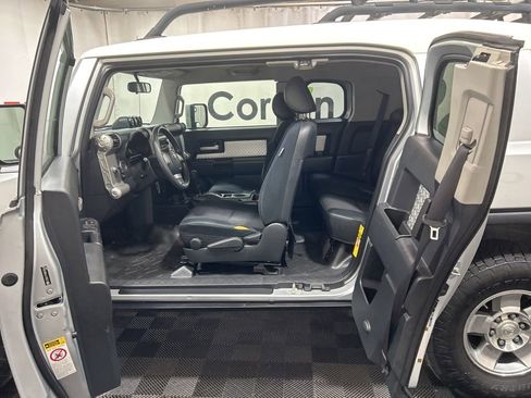 Used 2008 Toyota FJ Cruiser Base image 25