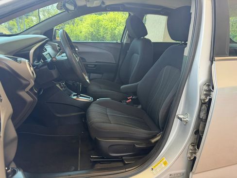 Used 2017 Chevrolet Sonic LT image 5