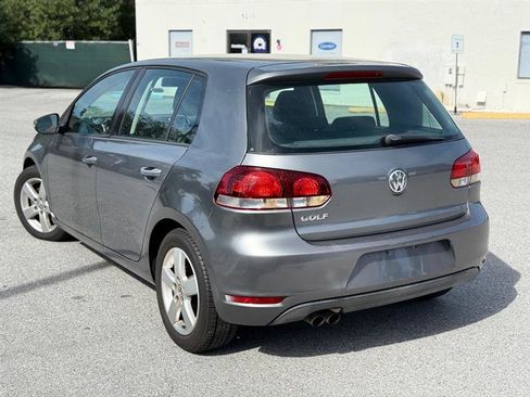 Used 2010 Volkswagen Golf 4-Door image 4