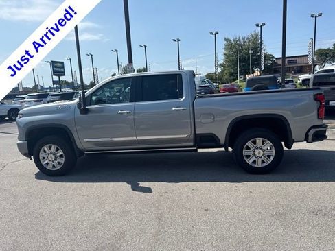 Used 2025 Chevrolet Silverado 2500 High Country w/ Technology Package AWD/4WD image 6