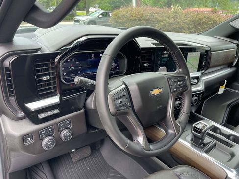 Used 2025 Chevrolet Silverado 1500 High Country w/ Technology Package AWD/4WD image 8