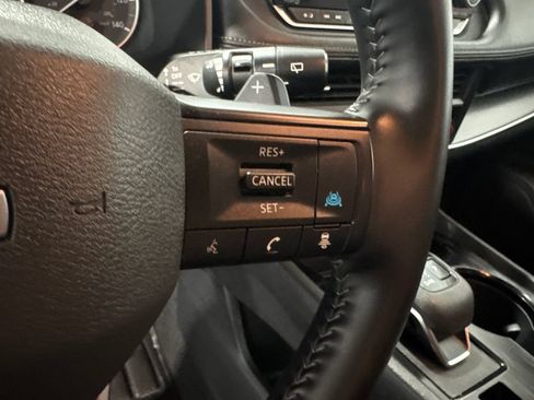 Used 2025 Nissan Rogue SV AWD/4WD image 7