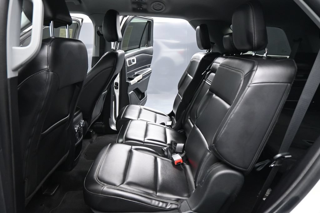 Certified 2021 Ford Explorer XLT w/ Equipment Group 202A RWD image 18