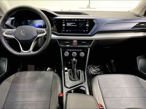 Used 2023 Volkswagen Taos SE w/ Panoramic Sunroof Package image 18