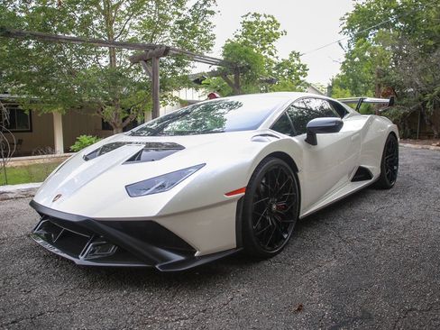 Used 2023 Lamborghini Huracan STO RWD image 1
