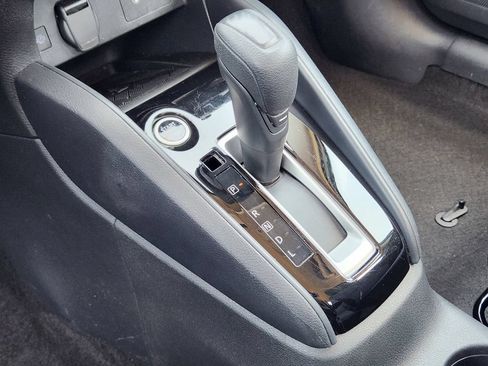 Used 2025 Nissan Versa SV FWD image 20