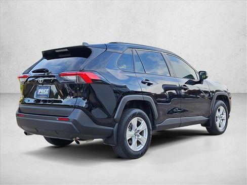 Used 2019 Toyota RAV4 XLE w/ Convenience Package FWD image 5