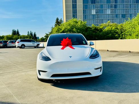 Used 2023 Tesla Model Y Performance AWD/4WD image 15