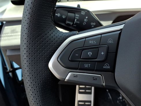 New 2026 Volkswagen Tiguan SE R-Line FWD image 19
