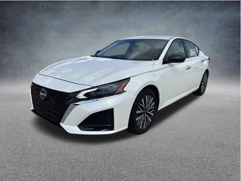 Used 2025 Nissan Altima 2.5 SV FWD image 3