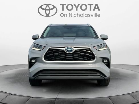 Used 2023 Toyota Highlander Bronze Edition FWD image 8