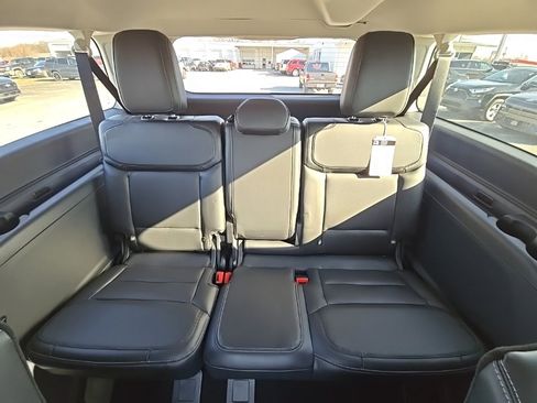 New 2025 Ford Expedition Max Platinum w/ Driver's Package image 23