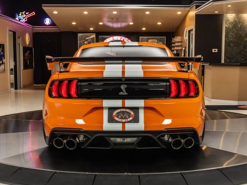Used 2020 Ford Mustang Shelby GT500 w/ Carbon Fiber Track Pack RWD image 14