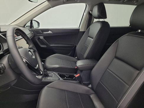 Used 2021 Volkswagen Tiguan SE w/ Panoramic Sunroof Package FWD image 17
