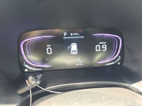 Used 2025 Kia Soul LX w/ LX Technology Package FWD image 9