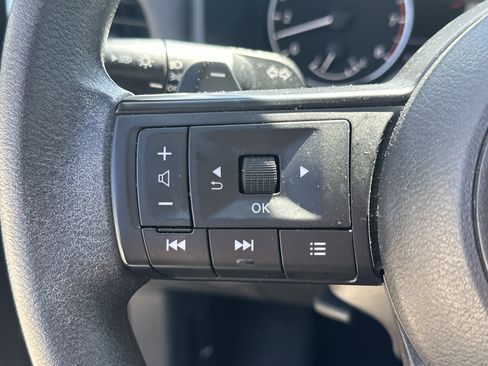 Used 2024 Nissan Rogue S FWD image 21