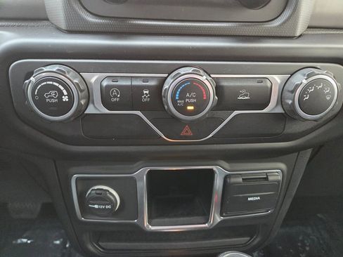 Used 2021 Jeep Wrangler Sport image 40