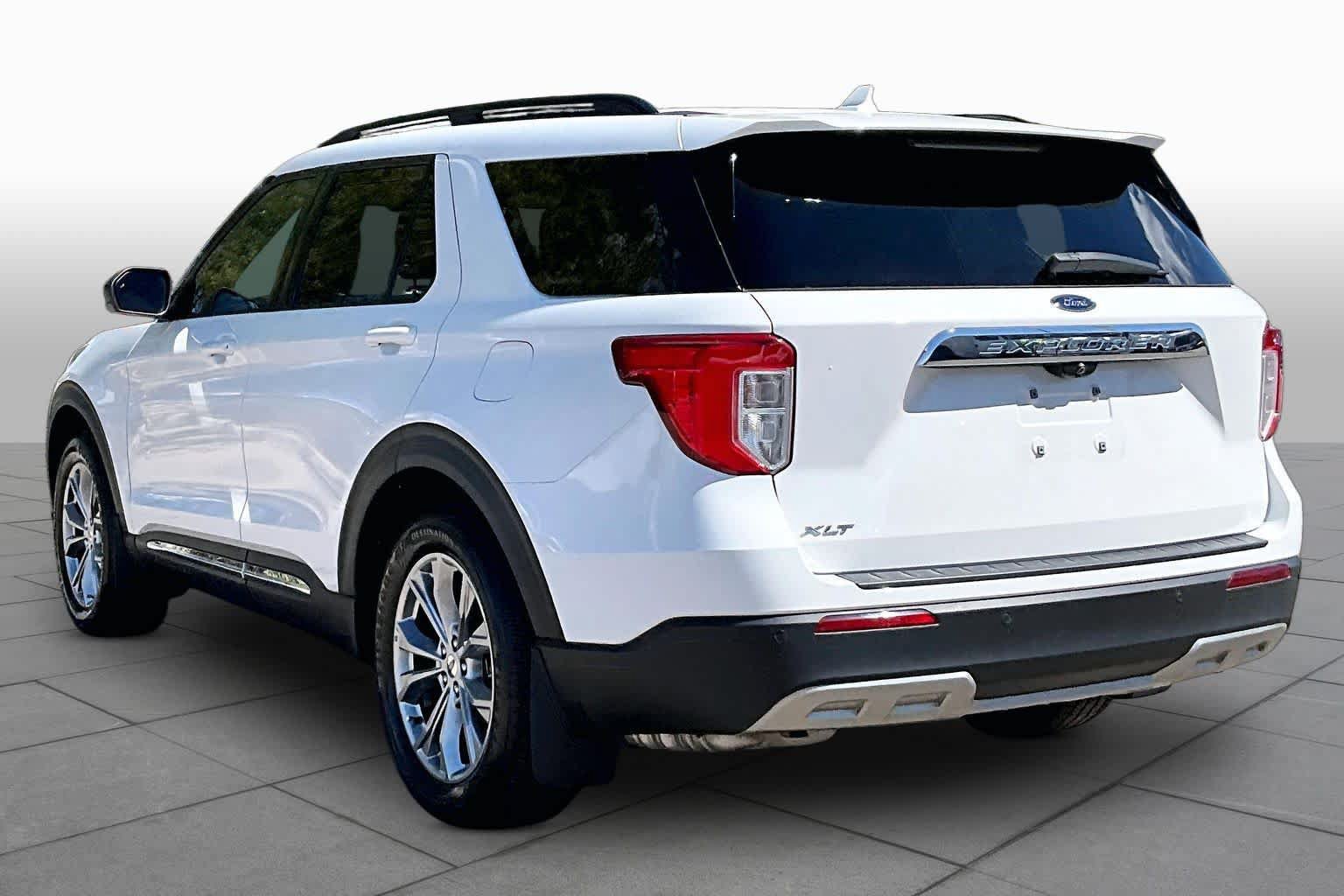 Used 2021 Ford Explorer XLT w/ Equipment Group 202A RWD image 12