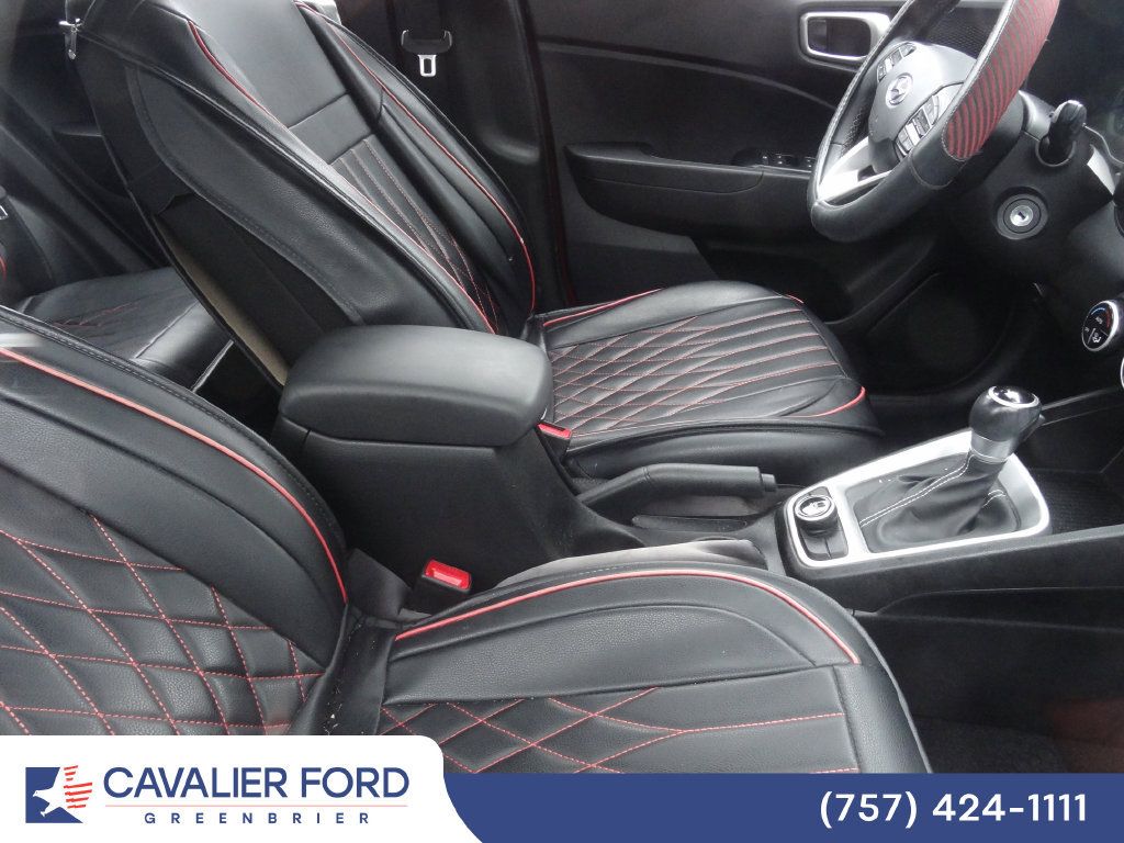 Used 2022 Hyundai Venue SEL FWD image 8