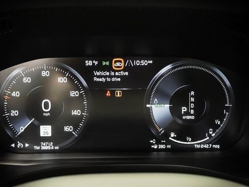 Used 2019 Volvo XC60 T8 Momentum image 12