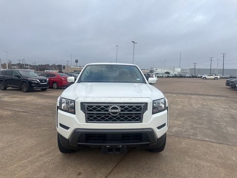 Used 2024 Nissan Frontier SV w/ Technology Package image 2