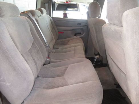 Used 2004 Chevrolet Suburban LS w/ Preferred Equipment Group AWD/4WD image 27