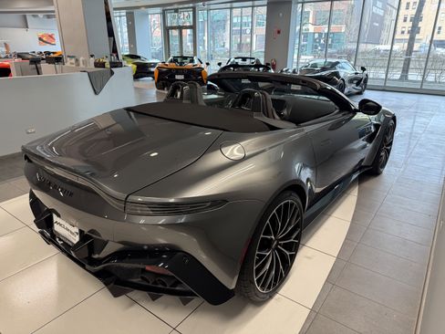 Used 2023 Aston Martin V8 Vantage Roadster RWD image 6