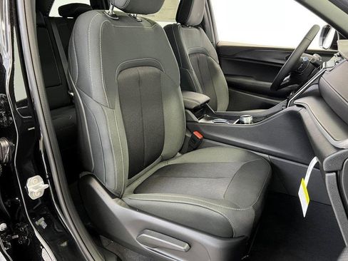 New 2025 Jeep Grand Cherokee Laredo X w/ Luxury Tech Group I image 9