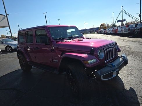 Used 2022 Jeep Wrangler Unlimited Sahara w/ Safety Group image 9