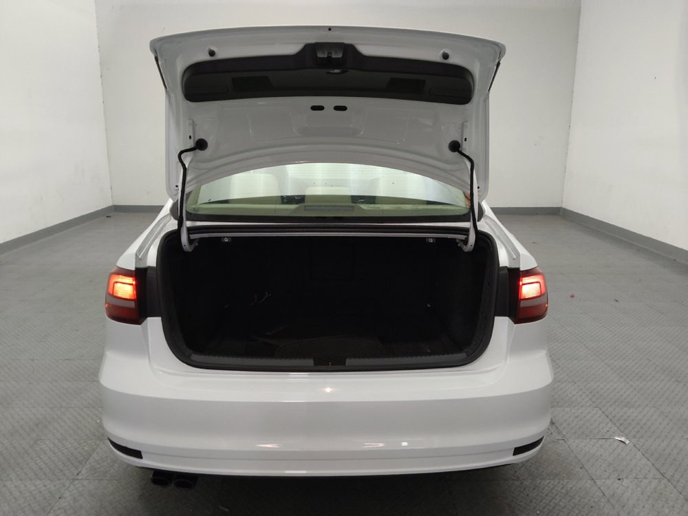 Used 2018 Volkswagen Jetta SE FWD image 29
