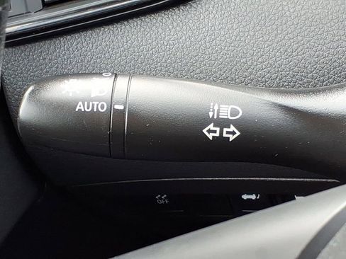 Used 2018 Nissan Rogue AWD image 23