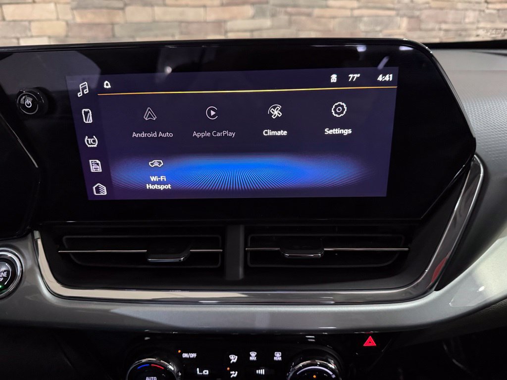 Used 2025 Chevrolet Trax LT FWD image 19